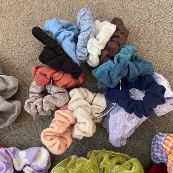 Assorted Color Scrunchies Set - Picture 4 of 4